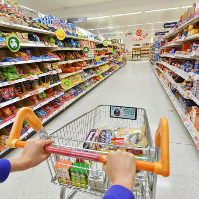 Enflasyon Mart'ta beklentinin hafif üzerinde