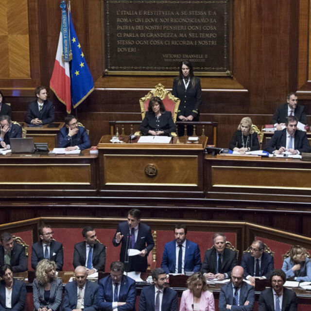 İtalya'da Conte hükümeti Senato'dan güvenoyu aldı