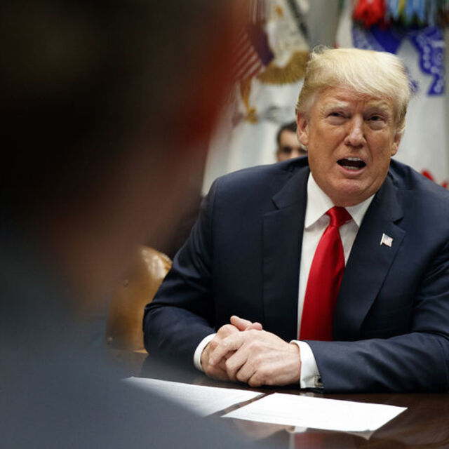 Trump'tan 200 milyar dolarlık Çin ürününe yeni tarife