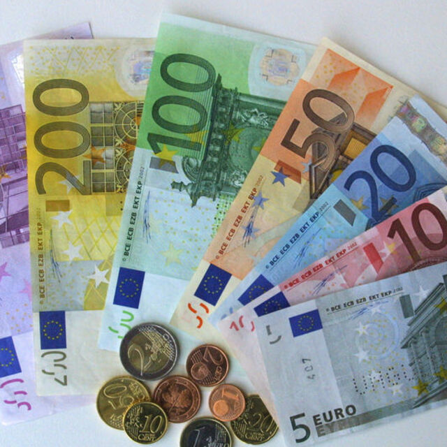 Euro 6 haftanın düşüğünden sıçradı