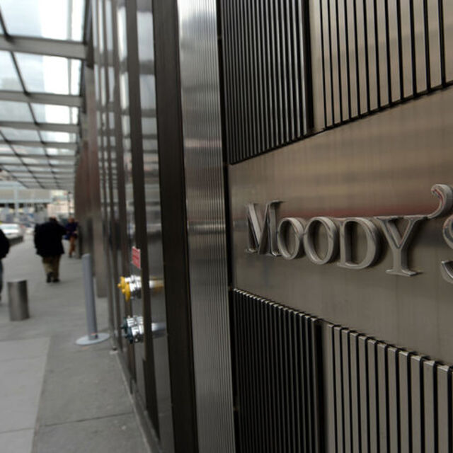 Moody's İtalya'nın kredi notunu düşürdü