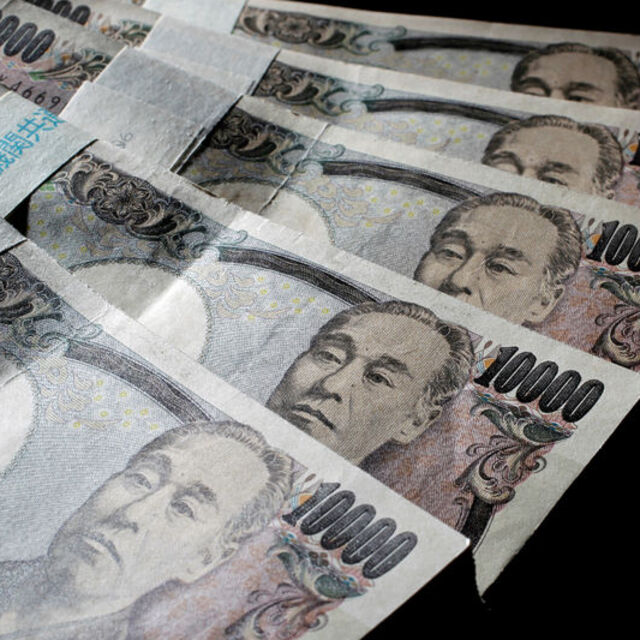 Yen algoritmaların etkisiyle sert yükseldi