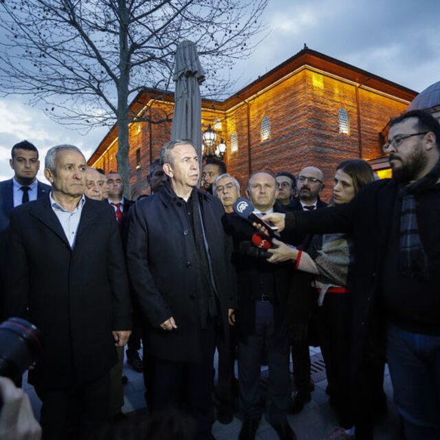 Mansur Yavaş ve Tunç Soyer mazbatalarını aldı