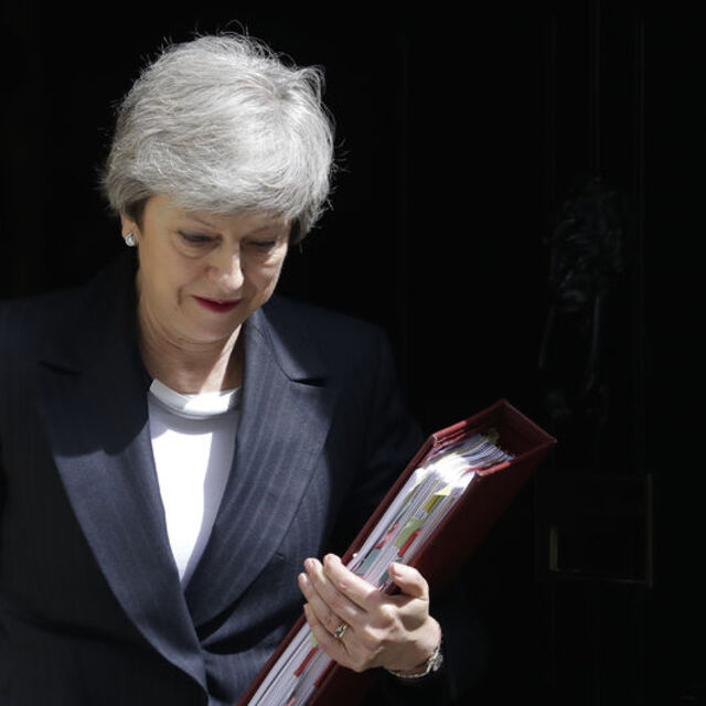 İngiltere Başbakanı May istifasını açıkladı