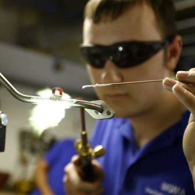 İngiltere'de imalat PMI Mayıs'ta daralma sinyali verdi