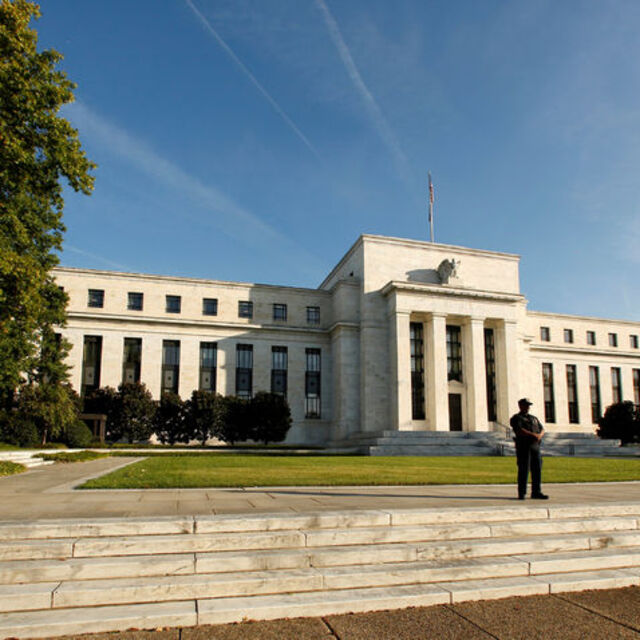 Fed 2019 için faiz indirimi sinyali verdi