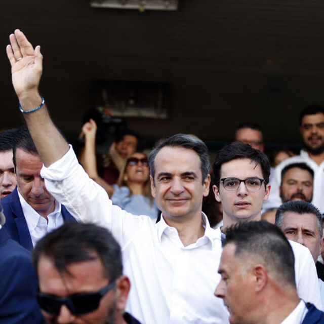 Yunanistan'da seçimin galibi Miçotakis
