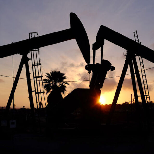 Petrol İran'ın tansiyonu artırması ile yükseldi