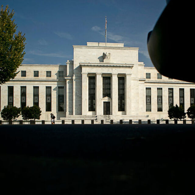 Fed 11 yıl sonra ilk kez faiz indirdi