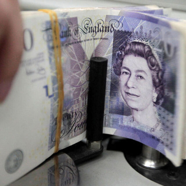 Sterlin Johnson'ın Avrupa seyahati öncesinde geriledi