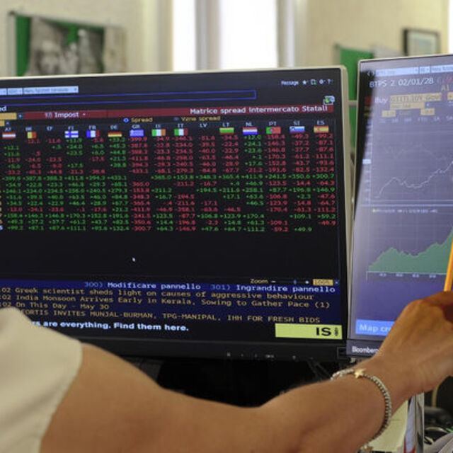 İtalya 10 yıllıklarının faizi rekor düşüğe geriledi