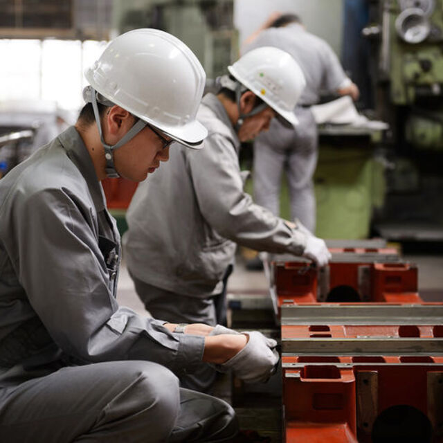 Çin'de perakende satışlar ve sanayi üretimi beklentilerin altında