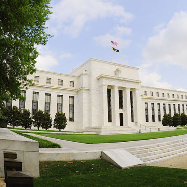 Efektif fed fon faizi Fed'in gösterge faizini aştı