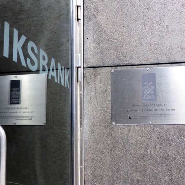 İsveç MB faiz değiştirmedi, büyüme tahminlerini düşürdü