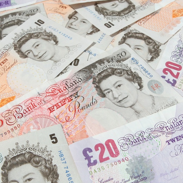 Sterlin dolar karşısında 6 ayın en güçlü seviyesini gördü