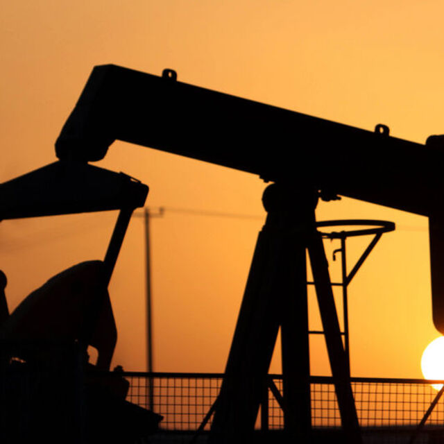 Petrol 12 haftanın zirvesinden gerilemesi sonrasında dengelendi