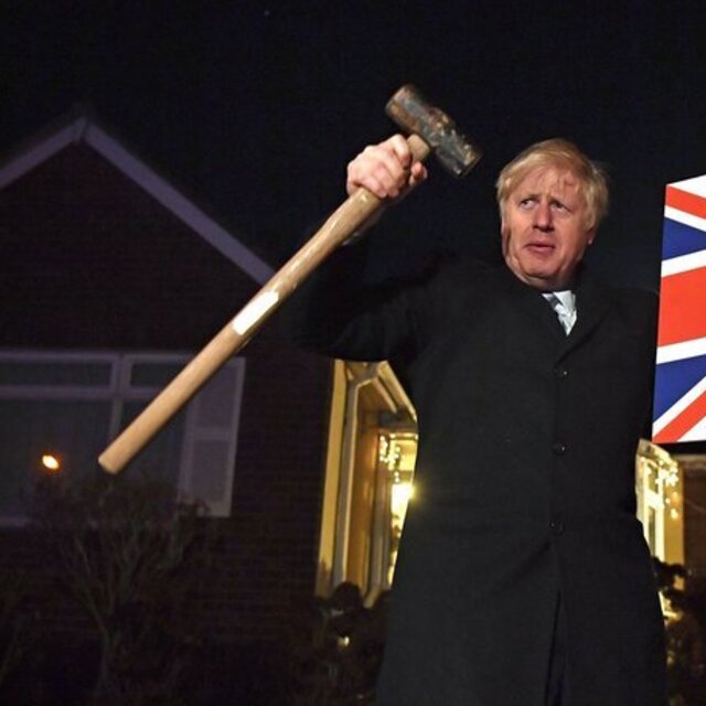 İngiltere'de Muhafazakar Parti açık farkla önde, Corbyn görevi bırakıyor