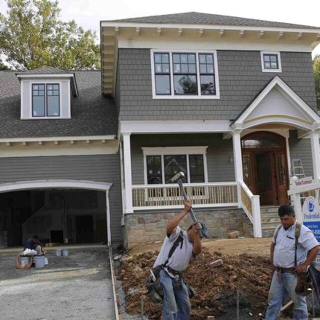 ABD'de konut başlangıçları 13 yılın zirvesinden geriledi