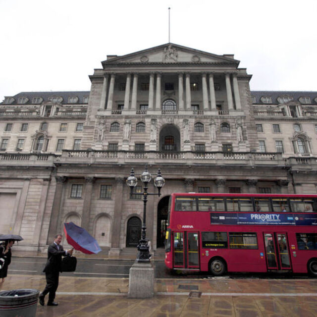 İngiltere MB faiz düşürdü, varlık alımlarını artırdı