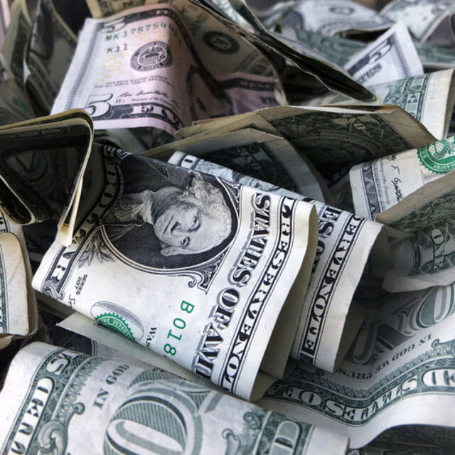 Dolar "güvenli liman" alımları ile yükseldi