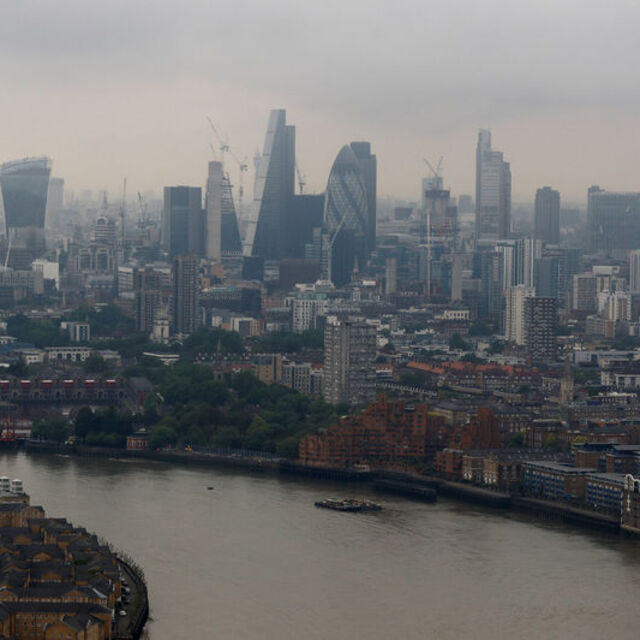 İngiltere ekonomisi Nisan'da yüzde 20.4 ile rekor daraldı