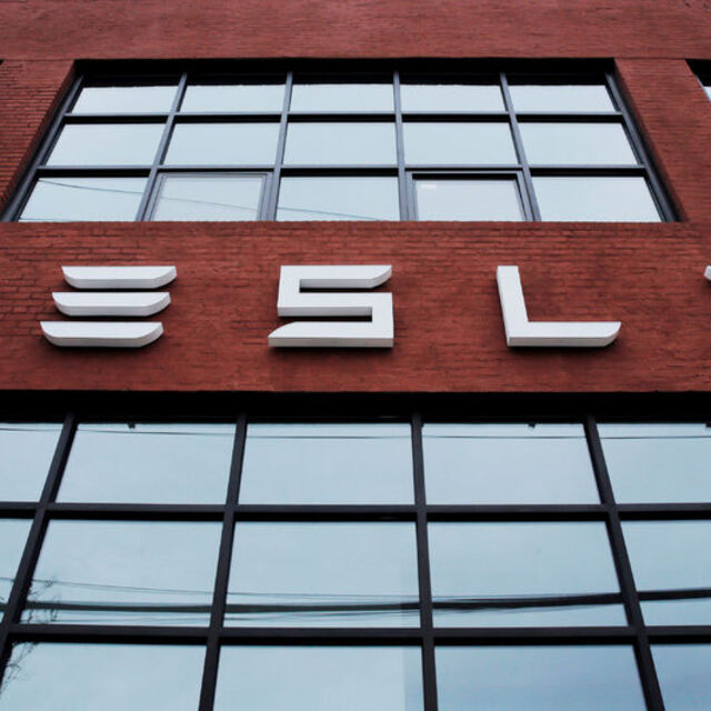 Tesla Toyota'yı geçerek en değerli otomobil markası oldu