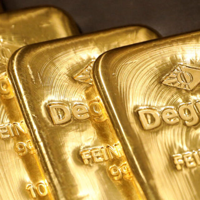 Altın rekor getiren 9 günlük rallisine ara verdi