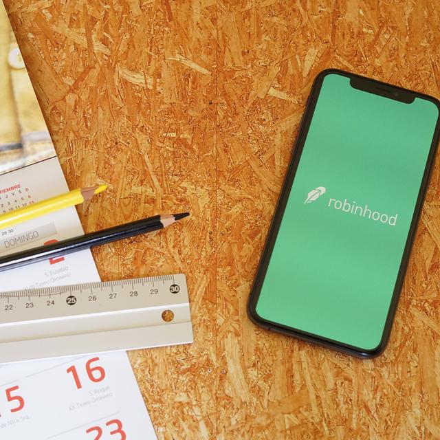"Apple ve Tesla'nın hisse bölünmeleri aracı kurumlarda yaşanan aksaklıkları artırdı" - 6 yıl önce