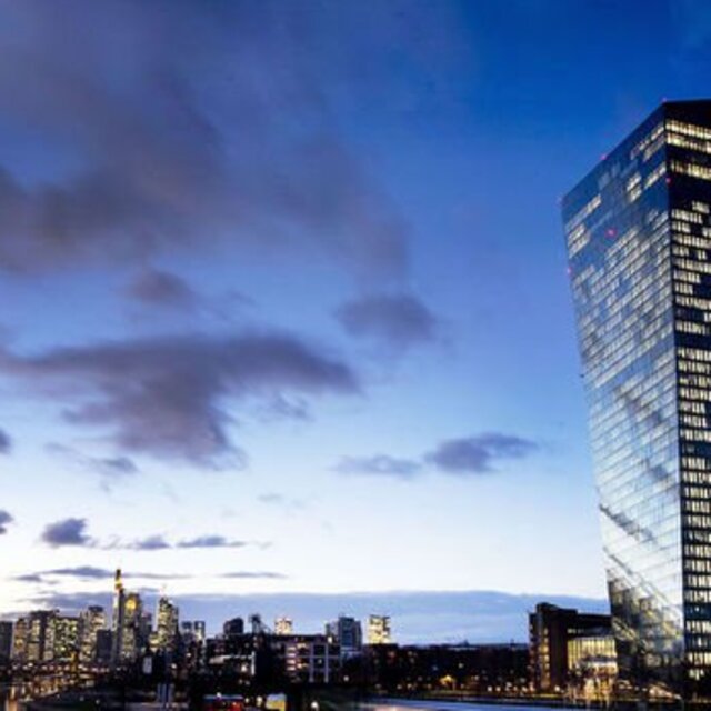 AMB faiz oranlarını değiştirmedi