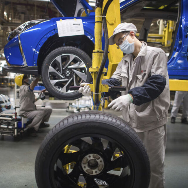 Çin'de perakende satışlar ilk kez toparlanmayı işaret etti