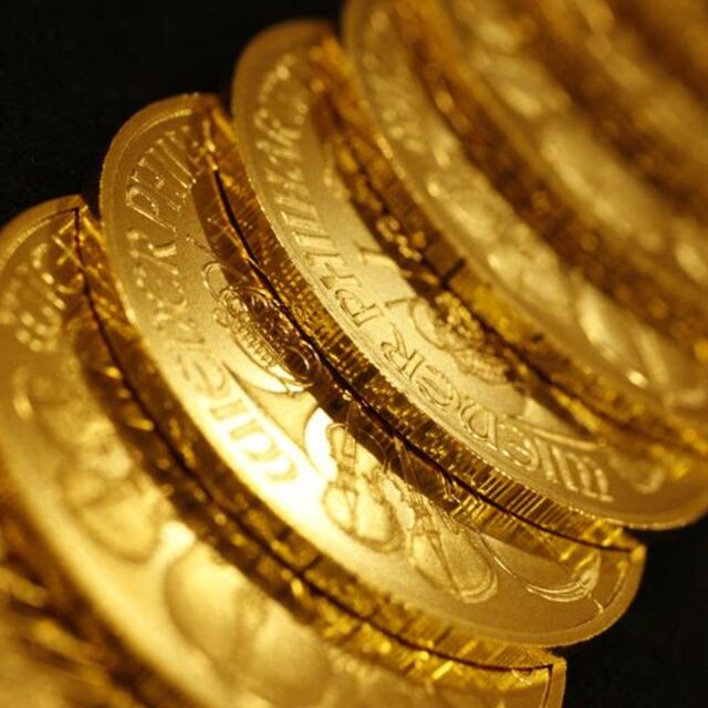 Altın ve gümüş güçlü doların etkisi ile sert düştü