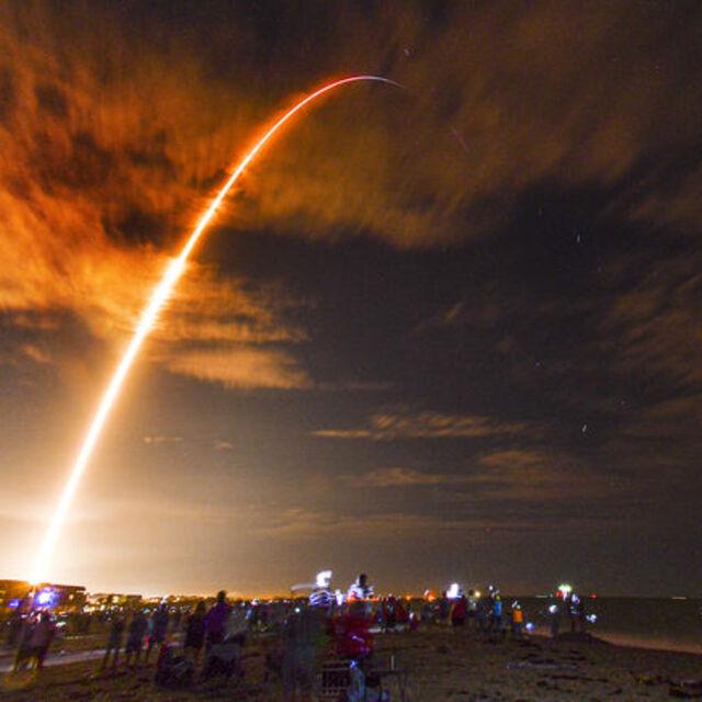 SpaceX yeni görev için uzaya gönderildi - 5 yıl önce