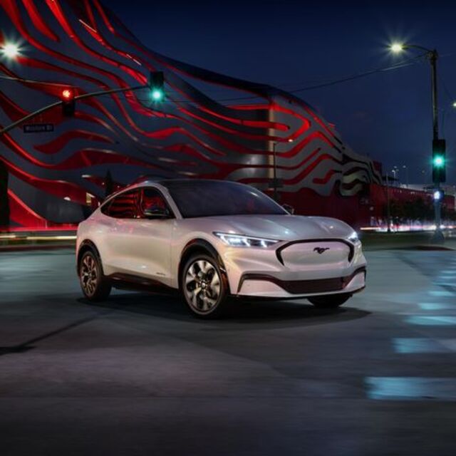 Tesla'nın değeri ilk kez 500 milyar doları gördü