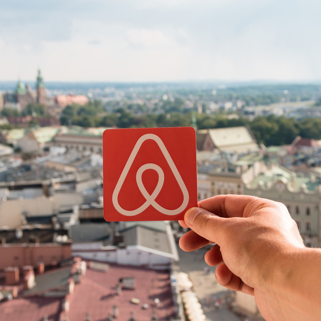 Airbnb'nin piyasa değeri ilk işlem gününde 100 milyar doları aştı
