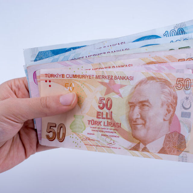 Bloomberg'e göre Türk Lirası olması gerekenden yüzde 30 daha ucuz