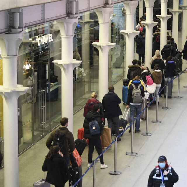 İngiltere Sağlık Bakanı: Koronavirüs mutasyonu kontrolden çıktı