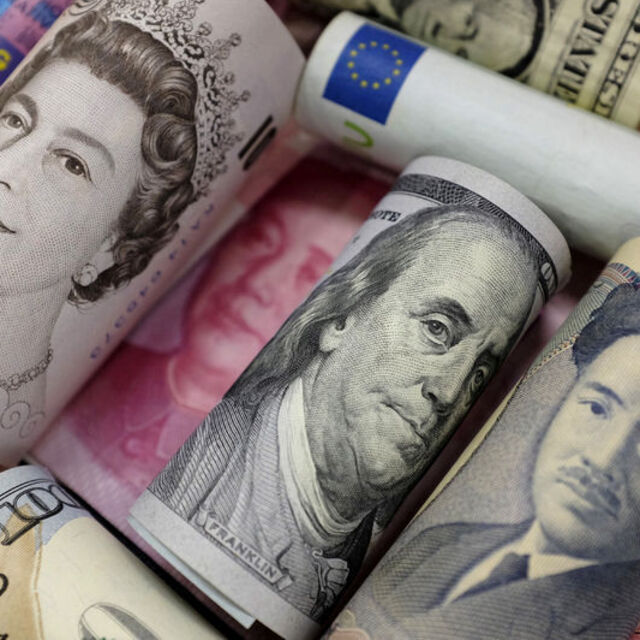 Pariteden arındırılmış veriye göre bireylerin döviz mevduatlarında artış sürdü