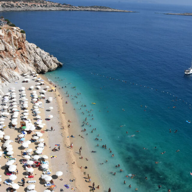 “Turizm sektörü 15 milyar dolarlık borç yükü altında”