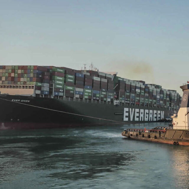 Mısır, Süveyş Kanalı'nı kapatan gemiyi tazminat alana kadar alıkoyacak