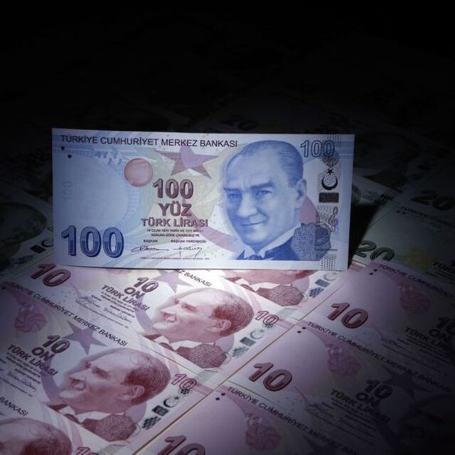 Bütçe Nisan'da açık verdi