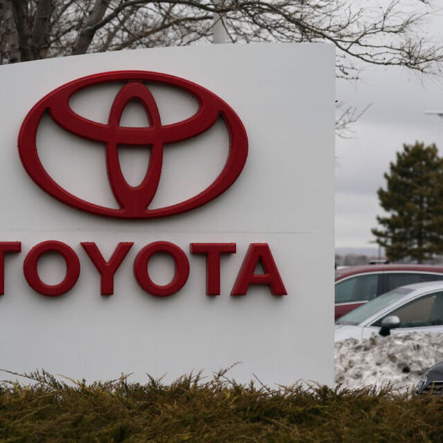 Toyota, çip krizi nedeniyle 2 üretim hattını durduracak