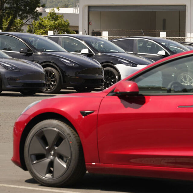 Çin kamu binalarında Tesla park yasağı