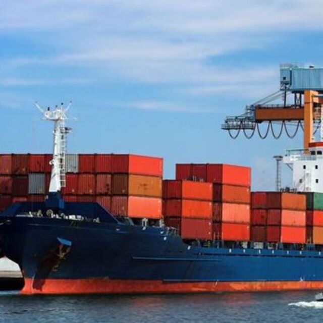 Dış ticaret açığı Nisan'da azaldı