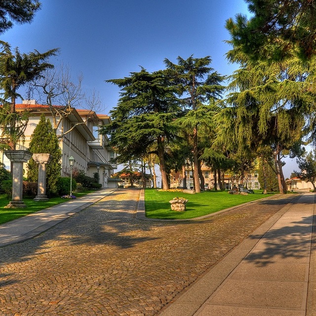 Koç Holding tarihinde ilk kez hisse geri alım programı açıkladı