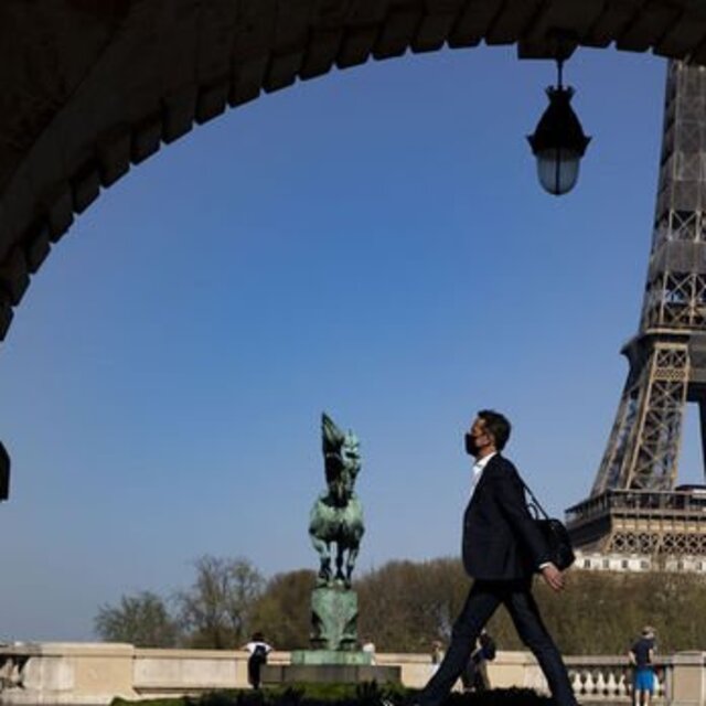 ABD ile Avrupa'da aşısı olmayanlara yönelik zorlayıcı tedbirler yürürlüğe giriyor