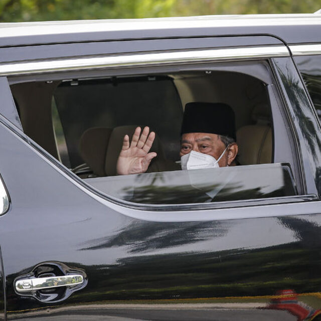 Malezya siyasi belirsizliğin eşiğinde