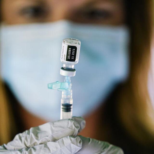Dünya, Pfizer ve Moderna'nın aşı açıklamalarını konuşuyor - 5 yıl önce