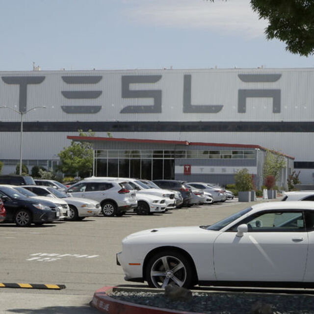 Musk'a göre Tesla için iki tehdit var