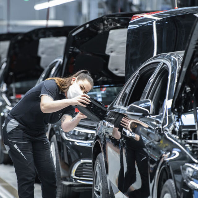 Hammadde darlığı Almanya'da yatırımcı beklentisini vurdu