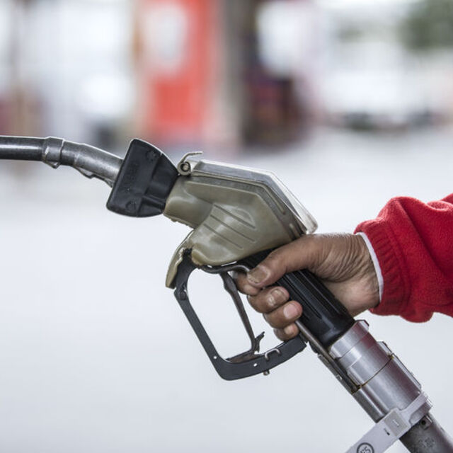 Benzin ve motorine zam: Pompaya yansıyacak